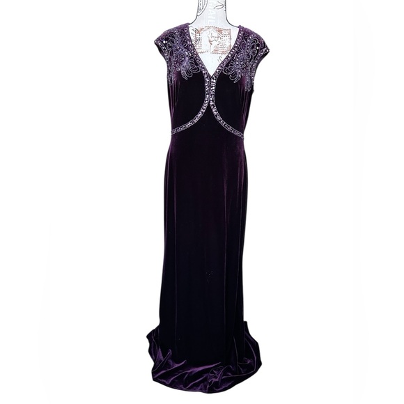 Alex Evenings Dresses & Skirts - Alex Evening Gorgeous Beaded Deep Purple Stretch Velvet Formal Dress size 8